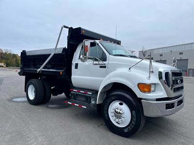 Ford F-750 XL Single Axle Dump Truck - Cummins 200HP, Automatic