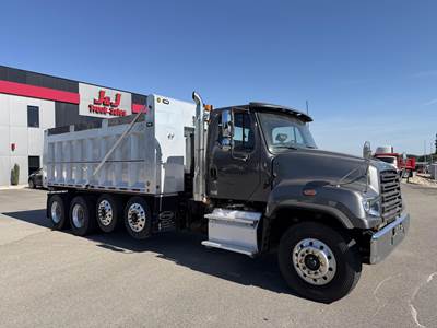 Freightliner 114SD Quad Axle Dump Truck - Detroit 470HP, Automatic, 18' Dump