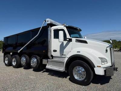 Kenworth T880 Quad Axle Dump Truck - Paccar 405HP, 18 Speed Ultrashift Automatic, 20' Dump