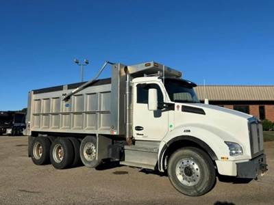 Kenworth T880 Tri Axle Dump Truck - Paccar 455HP, 8Ll Manual, 17' Dump