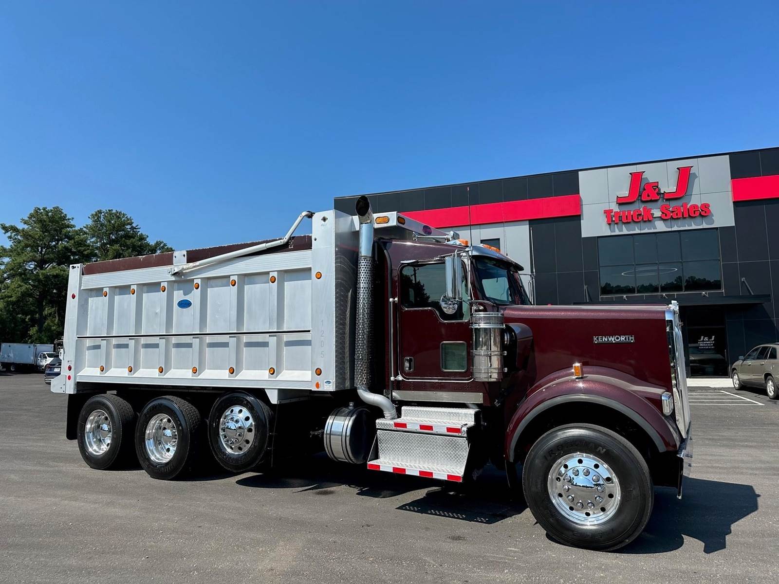 2021 Kenworth W900 Tri Axle Dump Truck Cummins 450HP, 6 Speed Allison