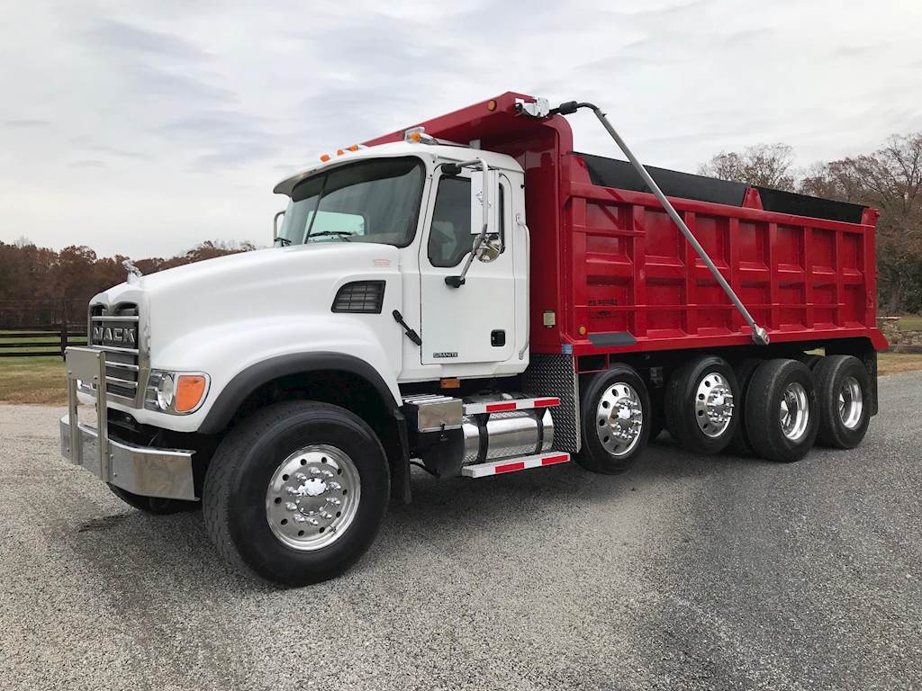 2005 Mack Granite CV713 Quad Axle Dump Truck AMI 370HP, 18' Dump For