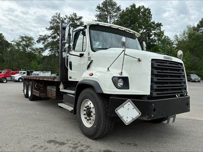 Freightliner 114SD Tandem Axle Flatbed Truck - 410HP, 10 Speed Automatic