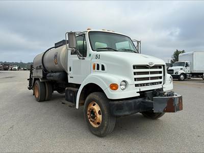 Sterling L7500 Single Axle Hot Oil / Asphalt Distributor Truck - Caterpillar, 210HP, 5+2 Speed Manual