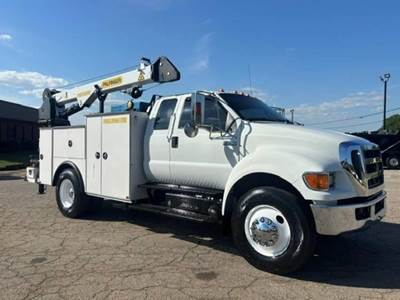Ford F-750 XLT Mechanic / Service Truck - Cummins, 300HP, Automatic
