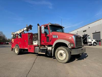 Mack Granite GU712 Mechanic / Service Truck - MP7, 325HP, 8 Speed Manual