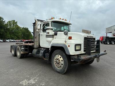 Mack RD688S Tandem Axle Oil Field Truck - E7-350, 350HP, 8Ll Manual