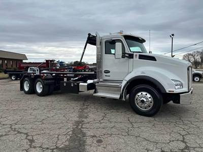 Kenworth T880 Roll Off Truck - Cummins, 500HP, 6 Speed Allison Rds Automatic