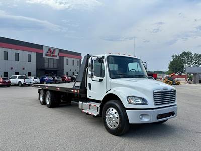 Freightliner M2 106 Tandem Axle Rollback Tow Truck - Caterpillar, 300HP, 9 Speed Manual