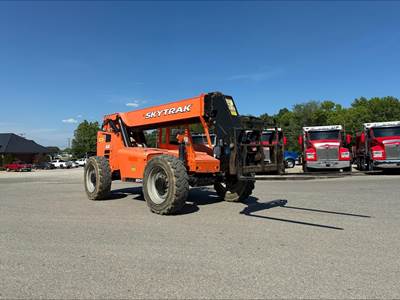 SkyTrak 8042 Telehandler - 8000lb Capacity, 42ft Reach