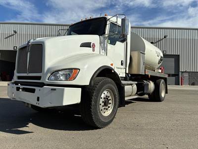 Kenworth T440 Single Axle Vacuum Truck - Paccar, 350HP, Automatic