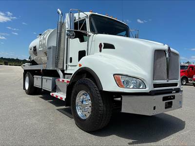 Kenworth T440 Single Axle Vacuum Truck - Paccar, 350HP, Automatic