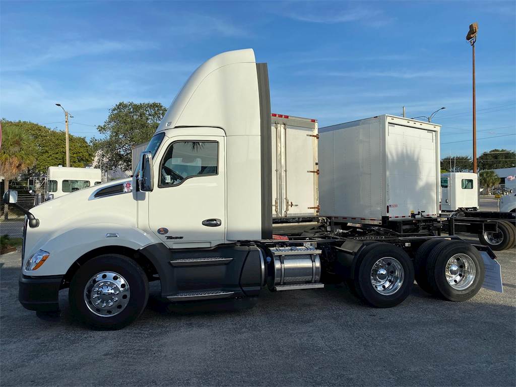2020 Kenworth T680 Tandem Axle Day Cab Truck Paccar, 405HP For Sale