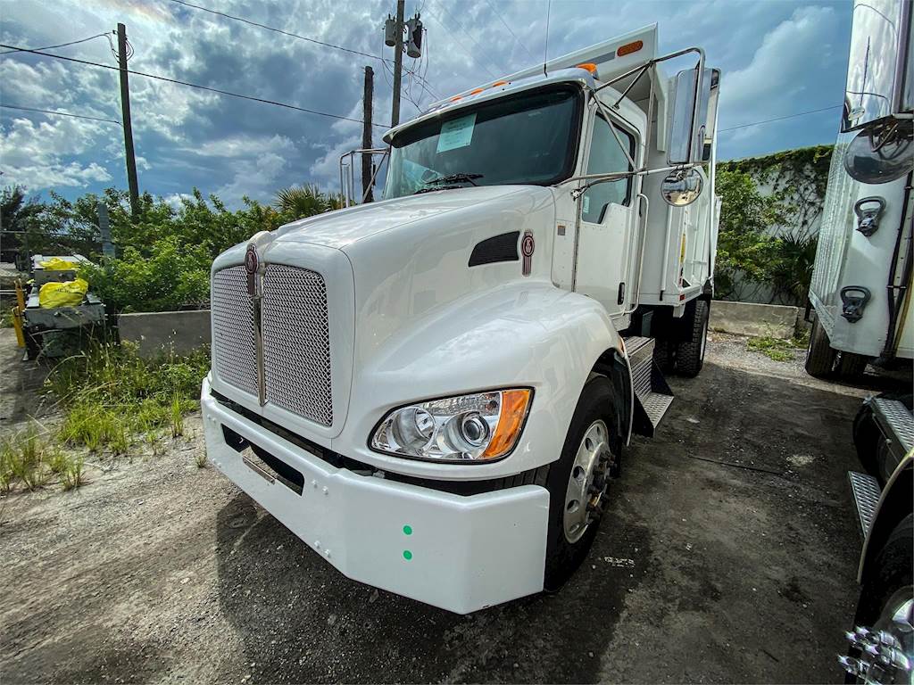 2020 Kenworth T370 Single Axle Dump Truck Paccar 250HP, 6 Speed