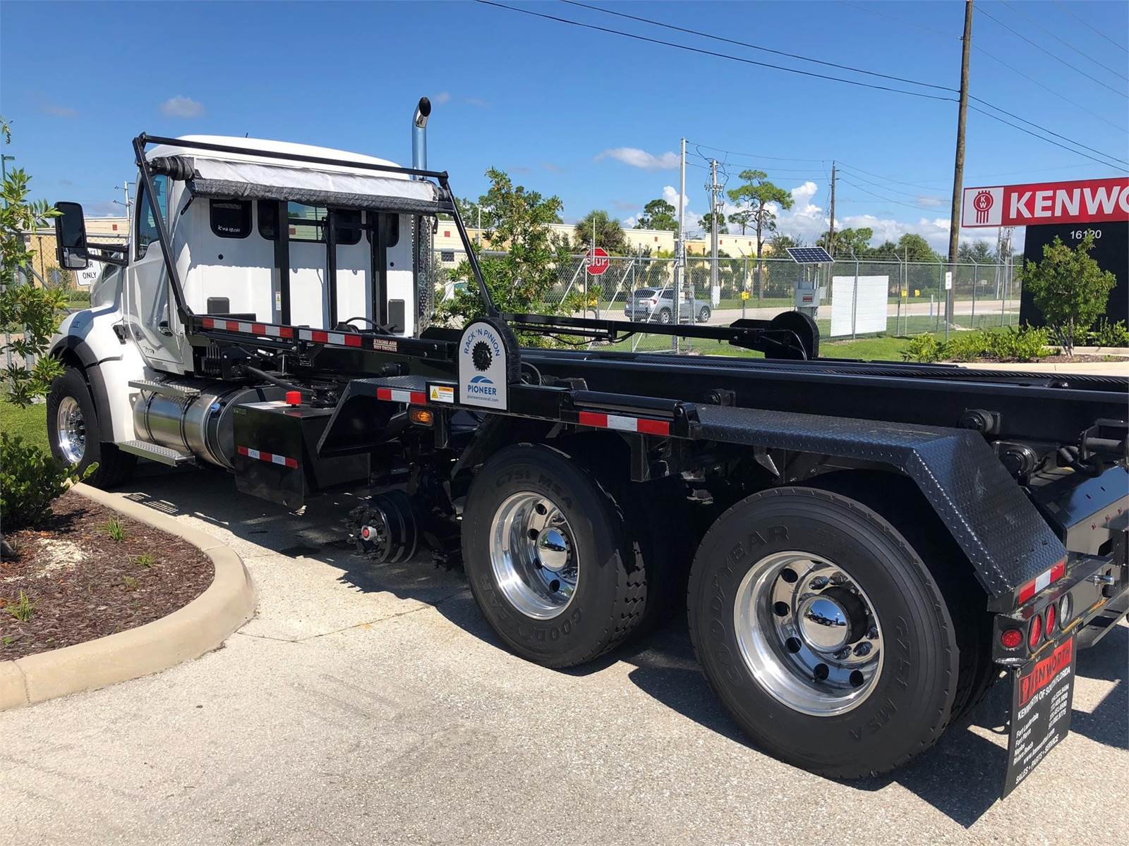 2024 Kenworth T880 Tandem Axle Rollback Tow Truck Cummins, 450HP, 6