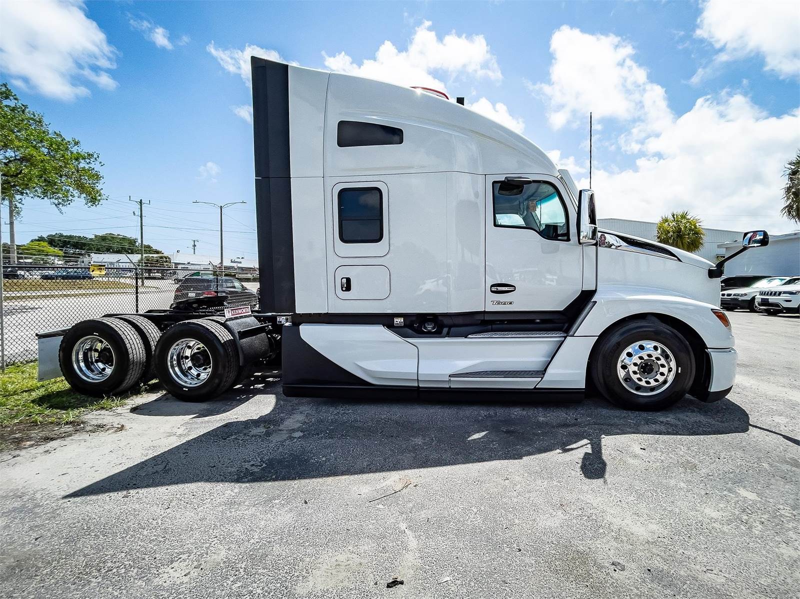 Download 2022 Kenworth T680 Sleeper Semi Truck 76 Raised Roof Sleeper Cummins 500hp For Sale 146 Miles Naples Fl Nj131170 Mylittlesalesman Com