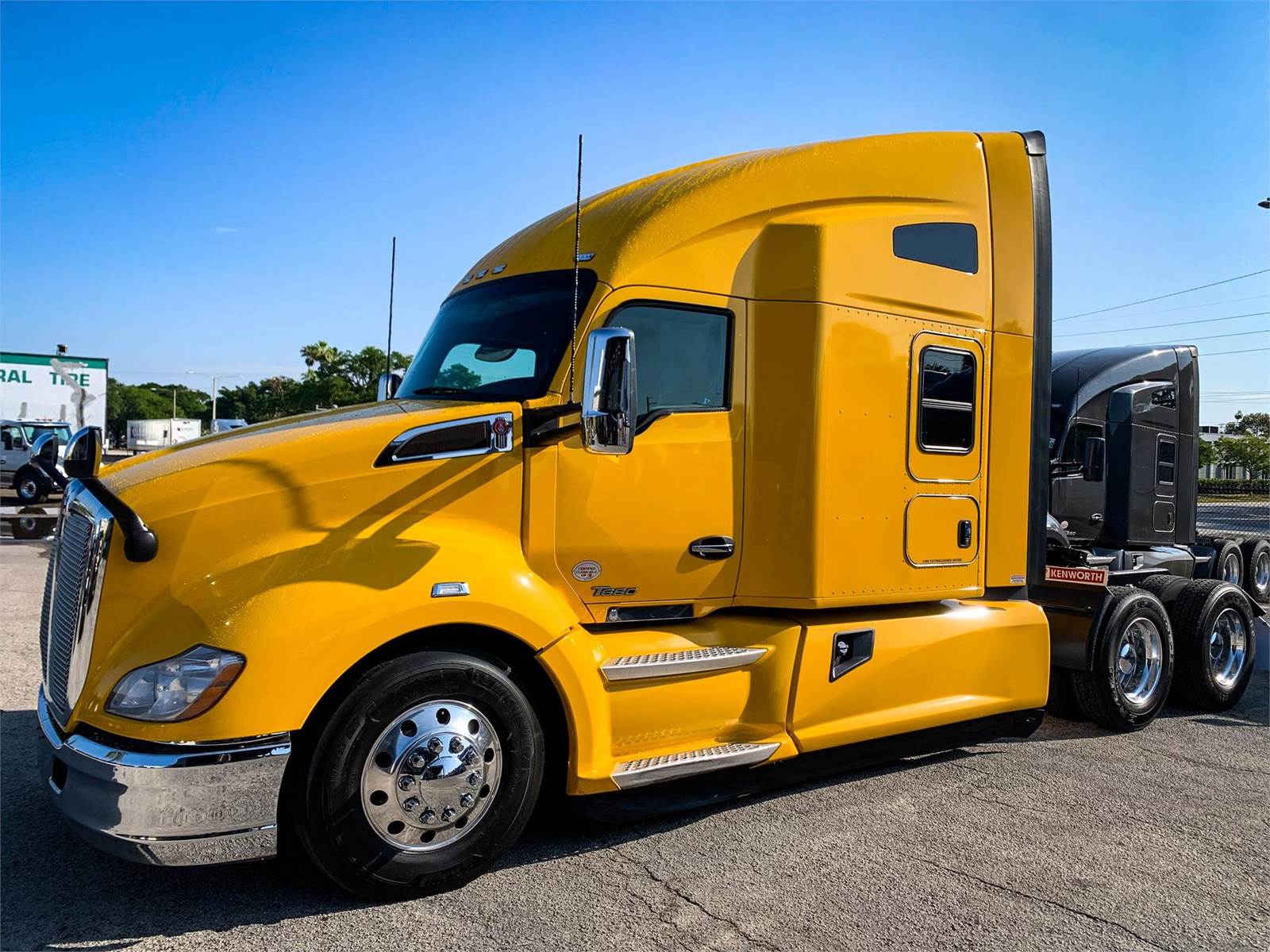 2021 Kenworth T680 Sleeper Semi Truck 76" Raised Roof Sleeper
