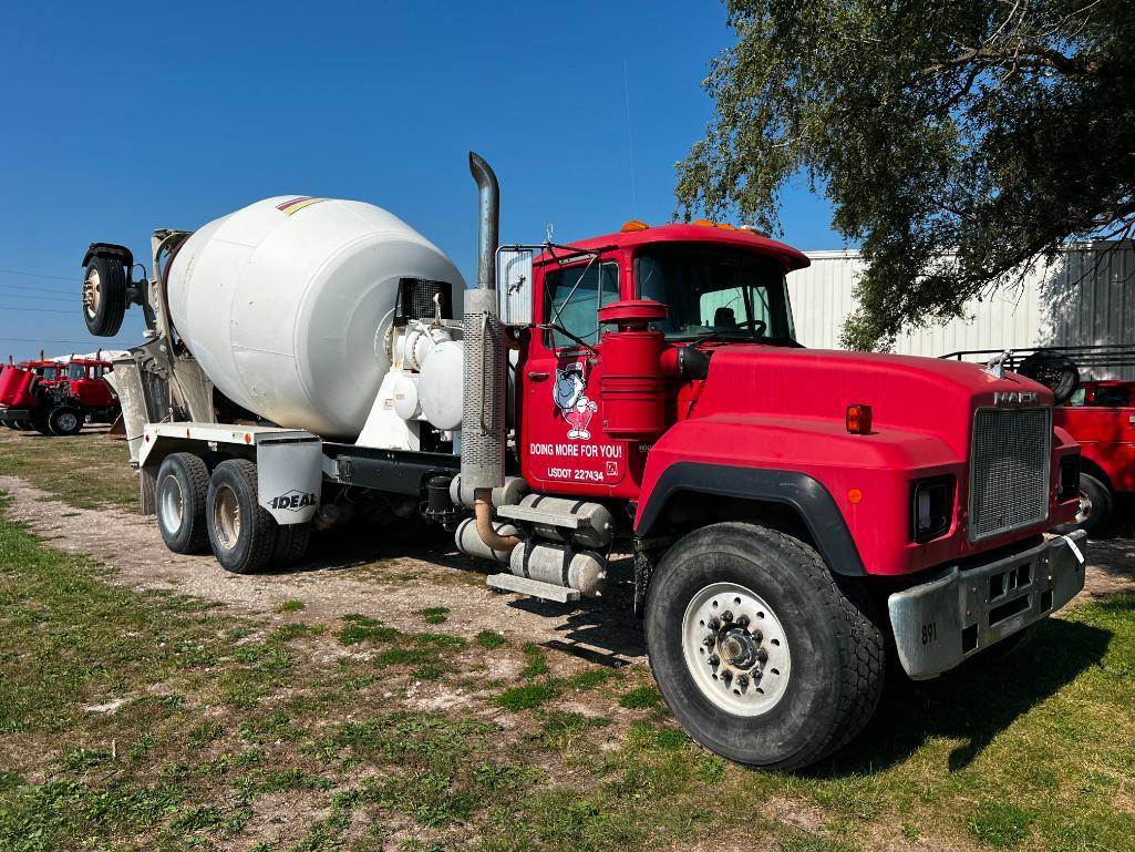 2001 Mack RD690S Mixer / Ready Mix / Concrete Truck For Sale, 19,109