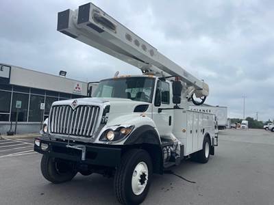 Versalift VO355XMHI Boom / Bucket Truck - 6 Spd