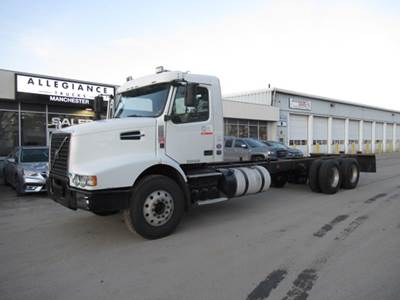 Volvo VHD124F200 Tandem Axle Cab & Chassis Truck - 435HP