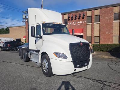 International LT Day Cab Truck - International Motors 515HP, Amt