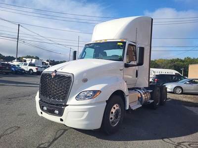 International LT Day Cab Truck - International Motors 515HP, Amt