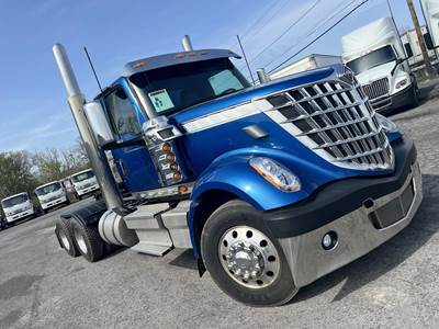 International LoneStar Day Cab Truck - Cummins