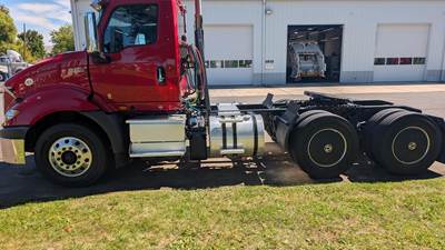 International RH Day Cab Truck - International Motors