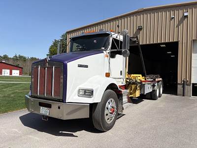 Kenworth T800 Day Cab Truck - Cummins 385HP