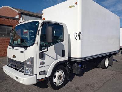Chevrolet Express 4500 Box Truck - 215HP, Automatic