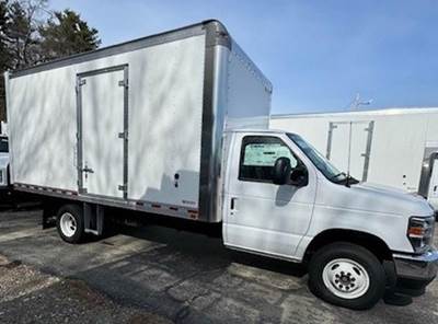 Ford E-450 Box Truck - Automatic