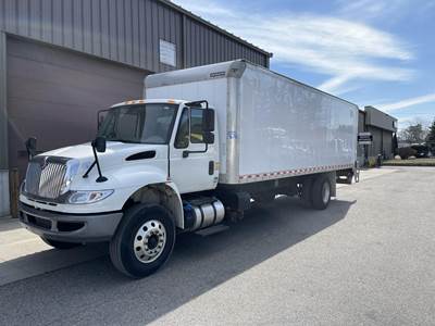 International DuraStar 4300 Box Truck - 240HP, 6 Speed Automatic