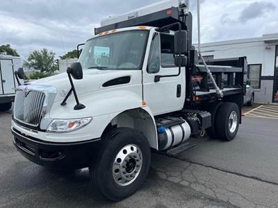 International DuraStar 4300 Box Truck - 240HP, Automatic