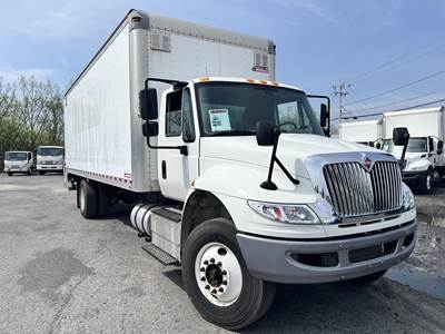 International DuraStar 4300 Box Truck