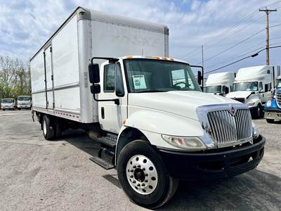 International DuraStar 4300 Box Truck