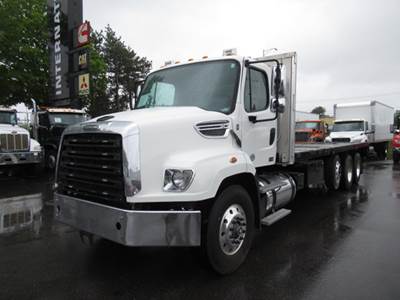 Freightliner 114SD Tri Axle Flatbed Truck - 450HP