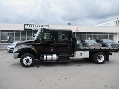 International DuraStar 4300 Flatbed Truck - Automatic