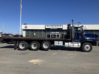 International Paystar 5600 Flatbed Truck