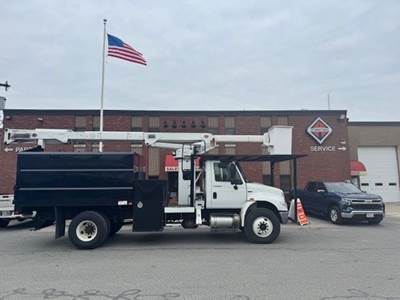 International DuraStar 4400 Forestry Bucket Truck - 300HP, Automatic