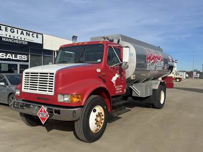International 4900 Gasoline / Fuel Truck - 230HP