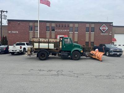 International 8100 Plow / Spreader Truck - 210HP, Manual