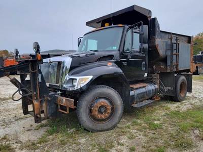 International WorkStar 7400 Plow / Spreader Truck - 245HP, 10 Speed Manual