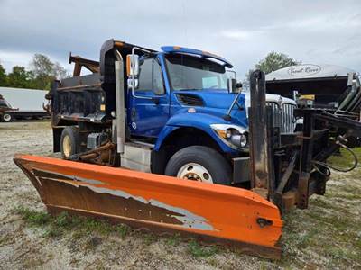 International WorkStar 7400 Plow / Spreader Truck - 315HP, 6 Speed Automatic