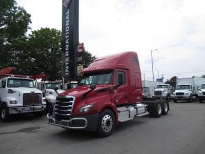 Freightliner Cascadia 125 Sleeper Semi Truck - 60" Raised Roof Sleeper, Detroit 505HP, Automatic