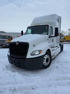 International LT Sleeper Semi Truck - Cummins 450HP