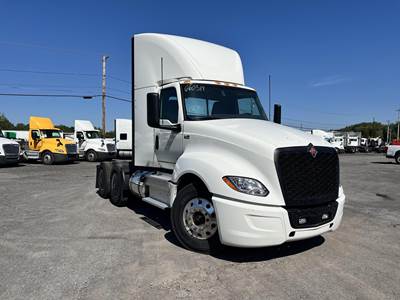 International LT Sleeper Semi Truck - Cummins 450HP