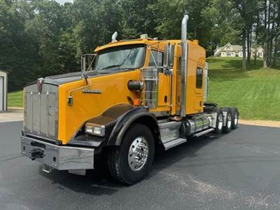 Kenworth T800 Tri Axle Sleeper Semi Truck - Cummins 600HP