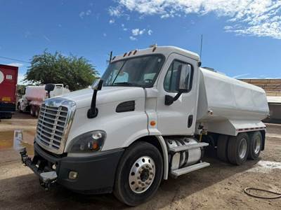 2016 Freightliner Cascadia Water Truck LOW MILE 45,000