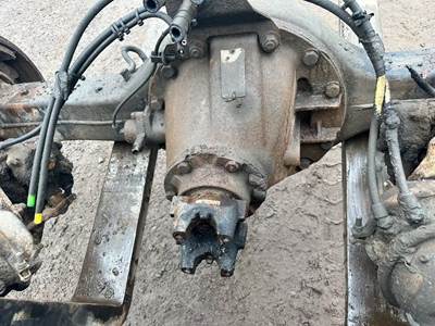 Eaton-Spicer 21060D Rear Axle Assembly