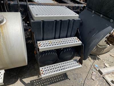 International 8600 / Prostar Battery Box w/ Air Tanks